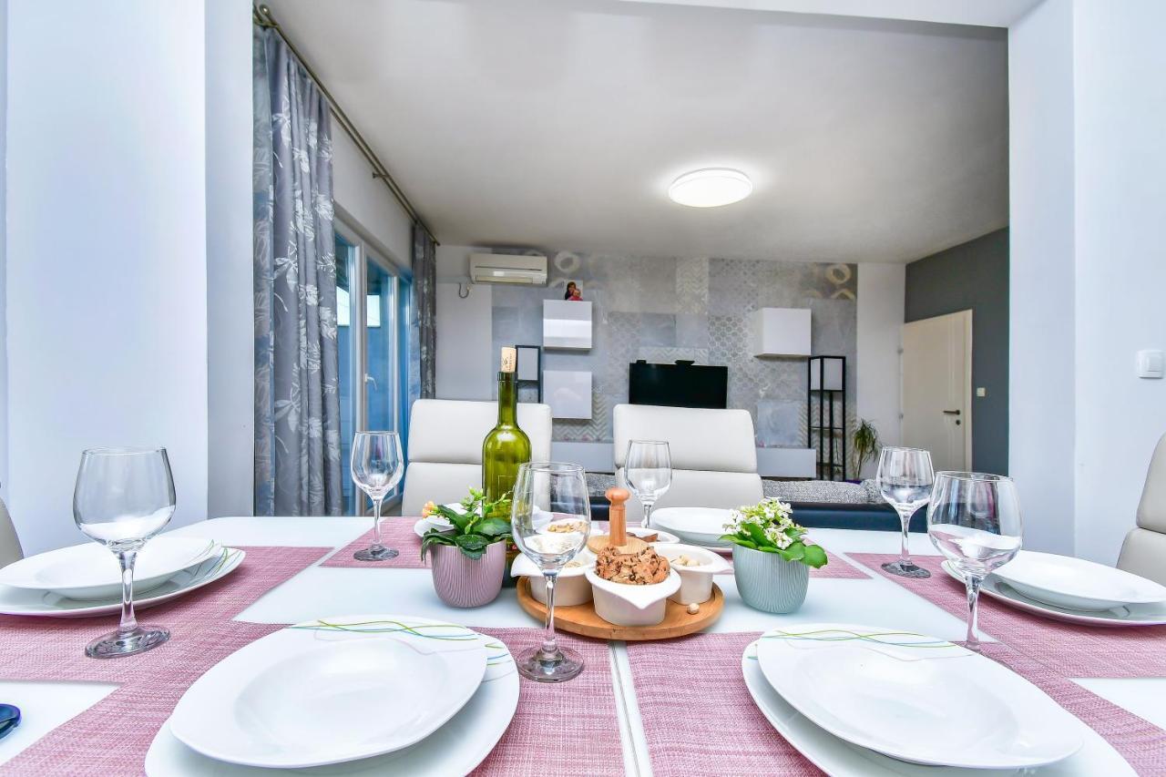 Apartment Ela Omiš Eksteriør bilde