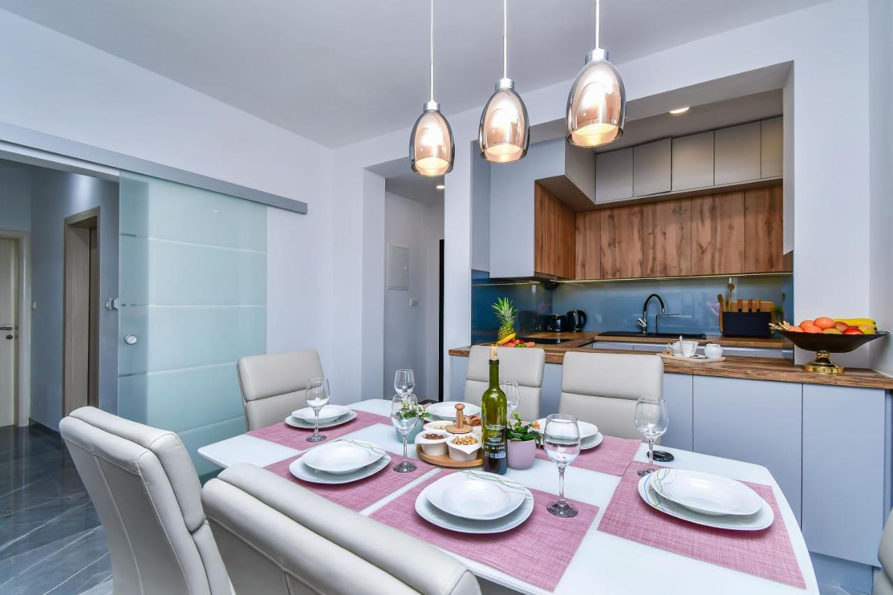 Apartment Ela Omiš Eksteriør bilde