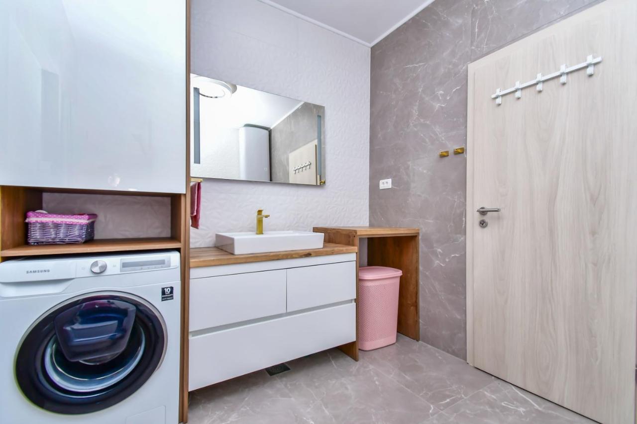 Apartment Ela Omiš Eksteriør bilde