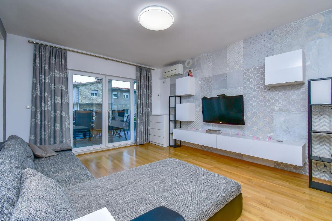 Apartment Ela Omiš Eksteriør bilde