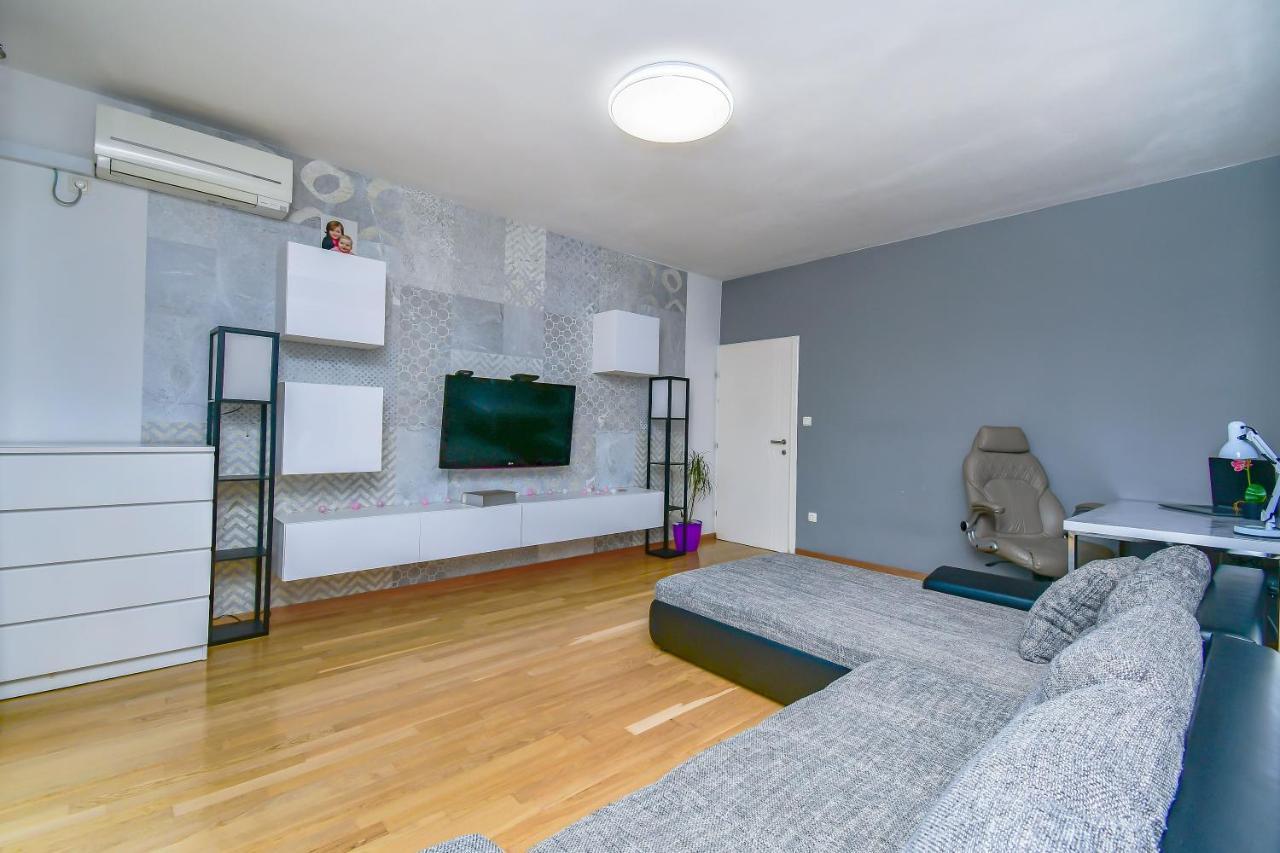 Apartment Ela Omiš Eksteriør bilde